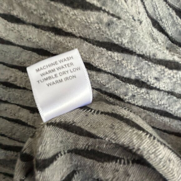 Tianello Womens XL Gray Black Striped Asbury Tunic Top 3/4 Sleeves Sharkbite Hem - Picture 5 of 8